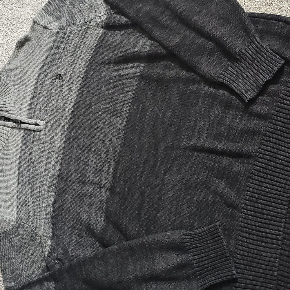 H3🔹️U.S. Polo Assn. Men's Gray Zip-Up Sweater